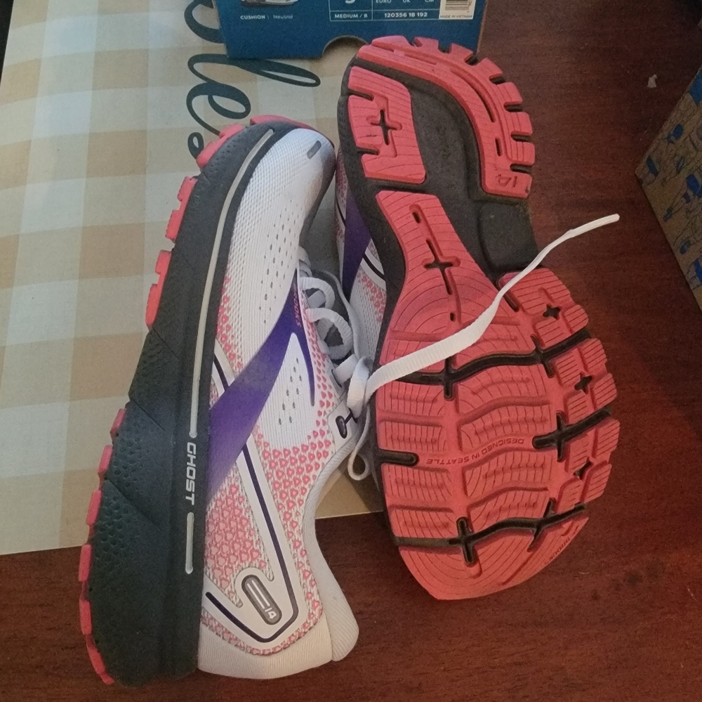 Brooks Woman Shoes